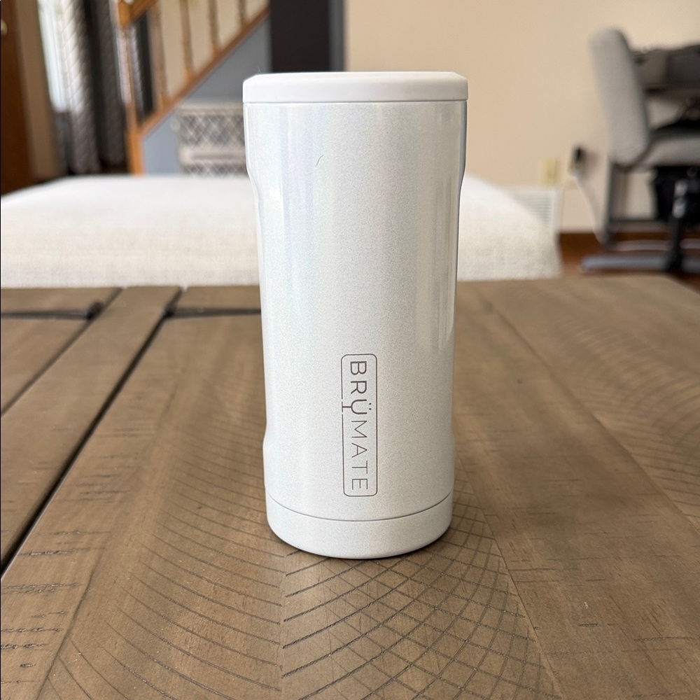 BRÜMATE Slim Can Cooler - Glitter White